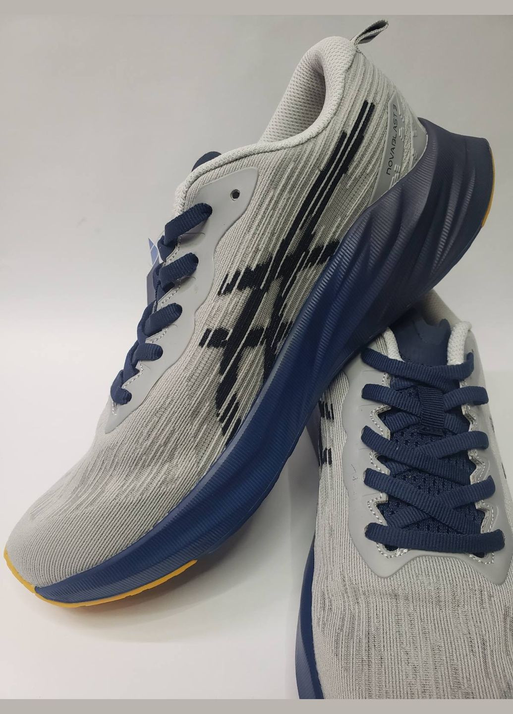 Серые легкие летние кроссовки novablast 3 Asics