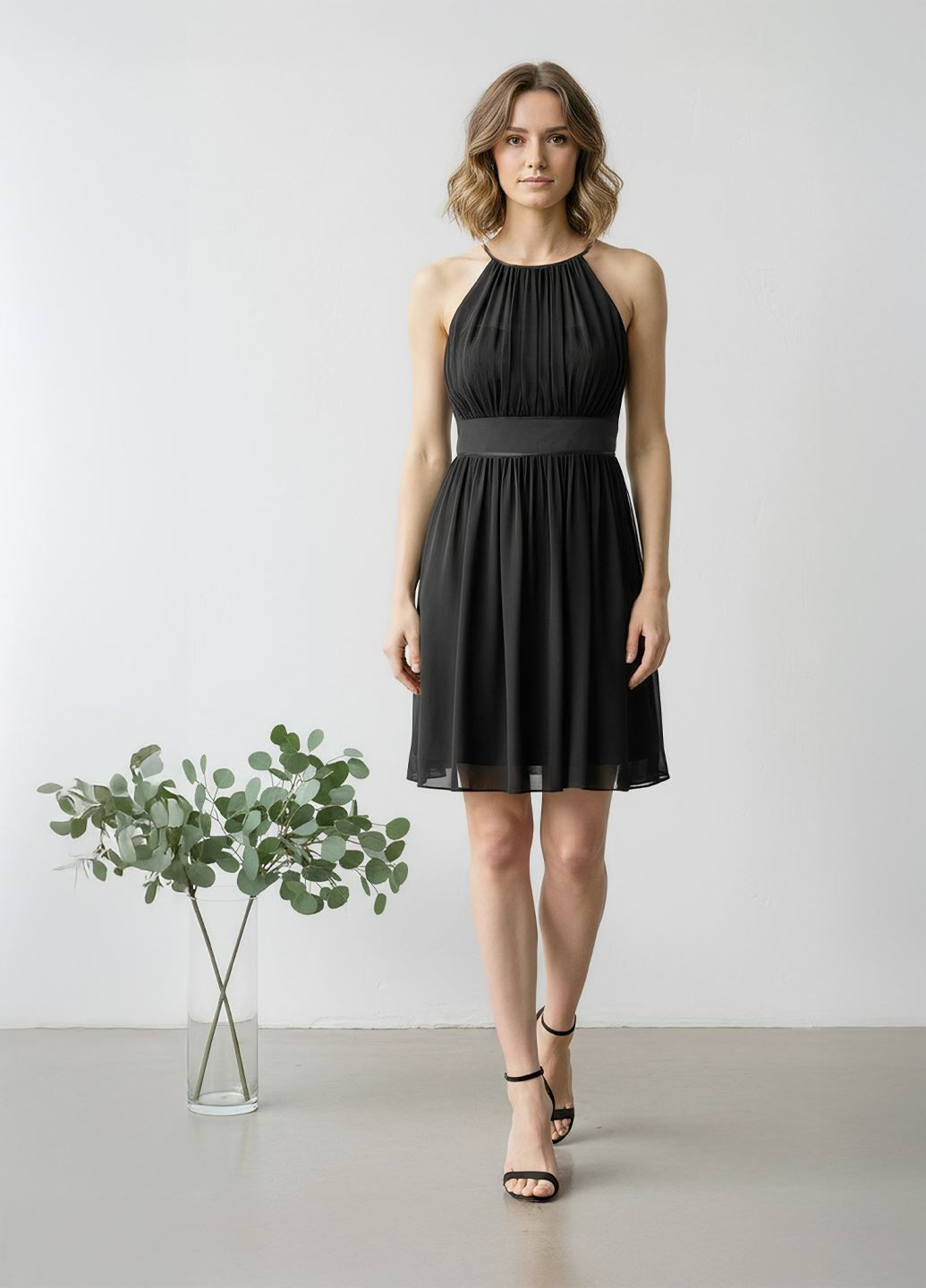 Черное коктейльное, праздничный, вечернее платье плиссированное, с открытыми плечами Vera Mont однотонное