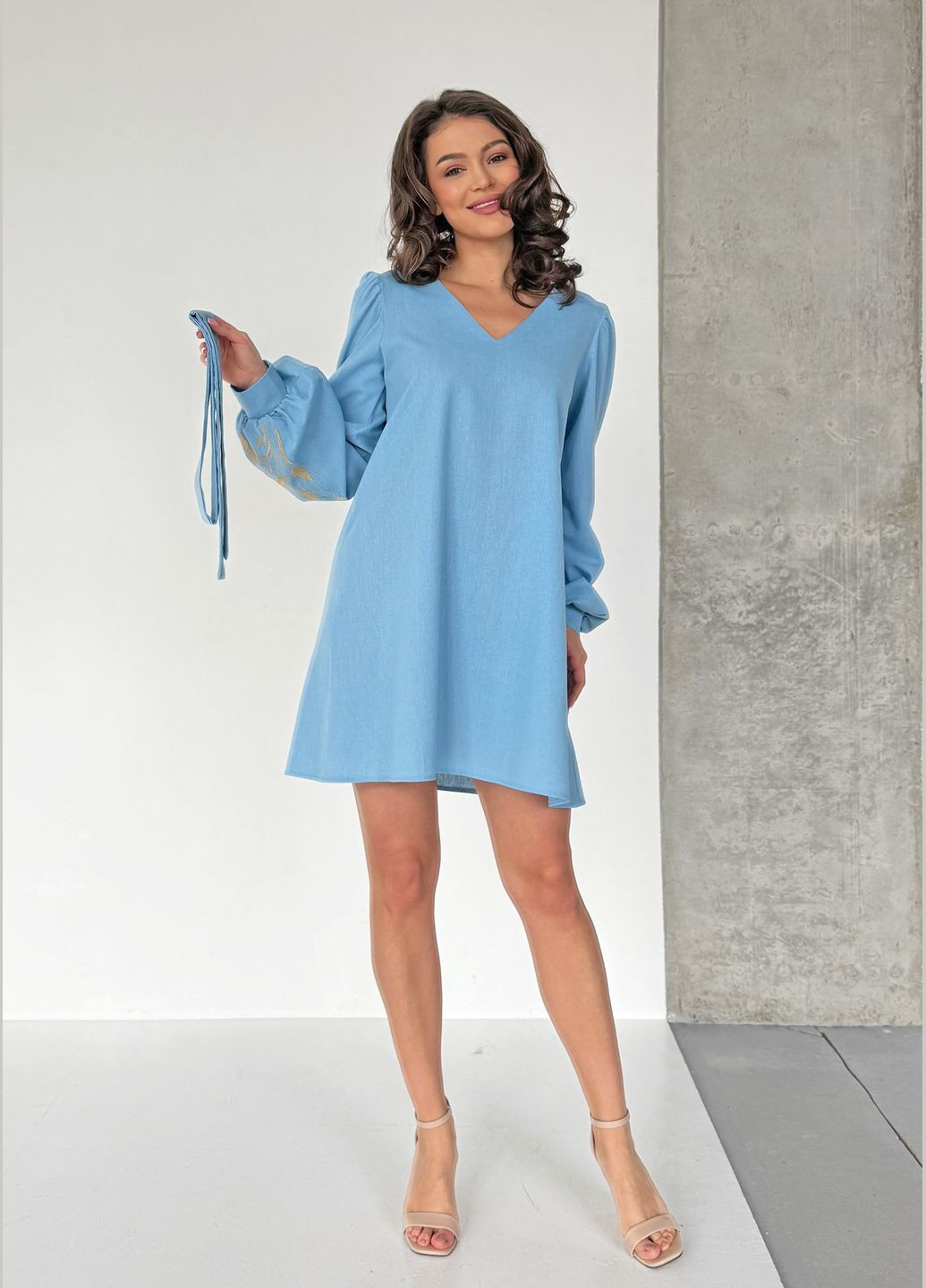 Блакитна святковий, коктейльна, ділова, повсякденний, кежуал, джинсова, вечірня легка лляна сукня міні довжини з вишивкою по рукавах а-силует INNOE однотонна