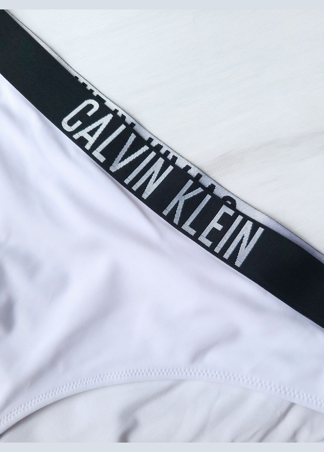 Белые плавки купальные женские с надписью на резинке Calvin Klein
