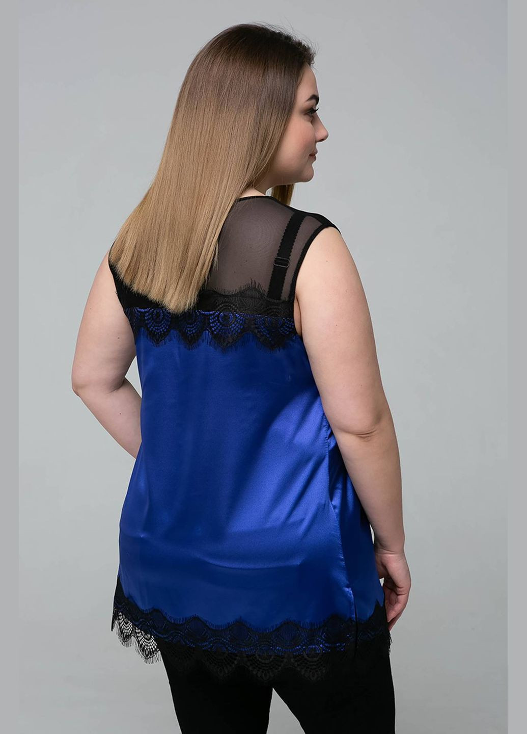 Голубая атласная блуза тони электрик с кружевом 56 Tatiana