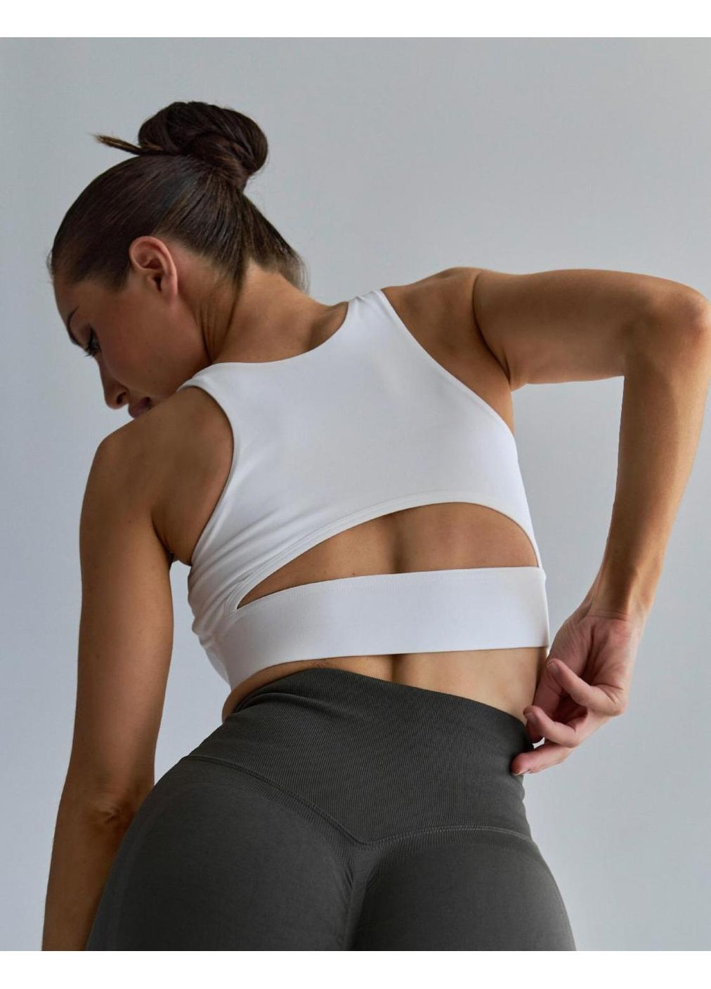 Спортивний жіночий топ для фітнесу (зі зйомними чашками) Elasoft Premium Мікродайвінг Push Up Білий Spider Фітнес топ з відкритим декольте (364122675)