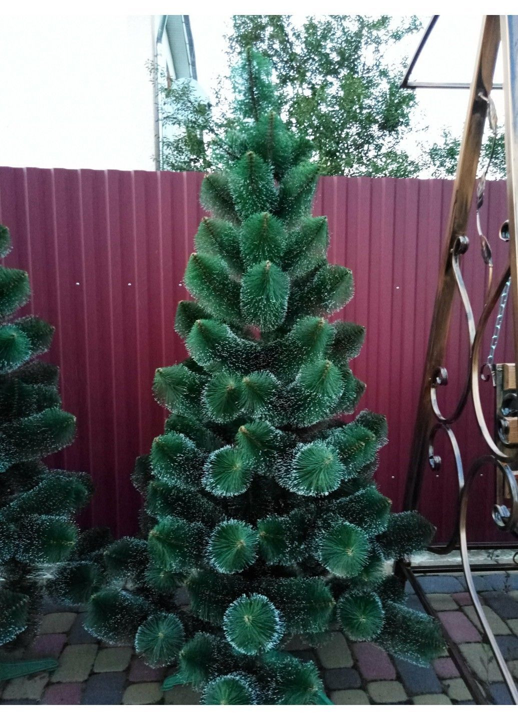 Сосна штучна Білі кінчики 1,5м Штучна сосна з білими кінчиками та розбірною підставкою Xatynka (363057991)