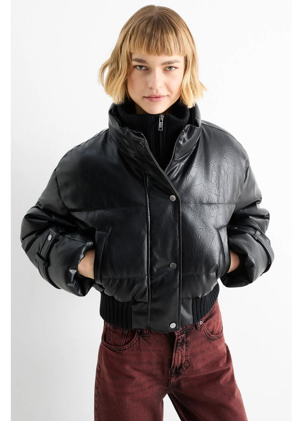 Черная демисезонная куртка C&A