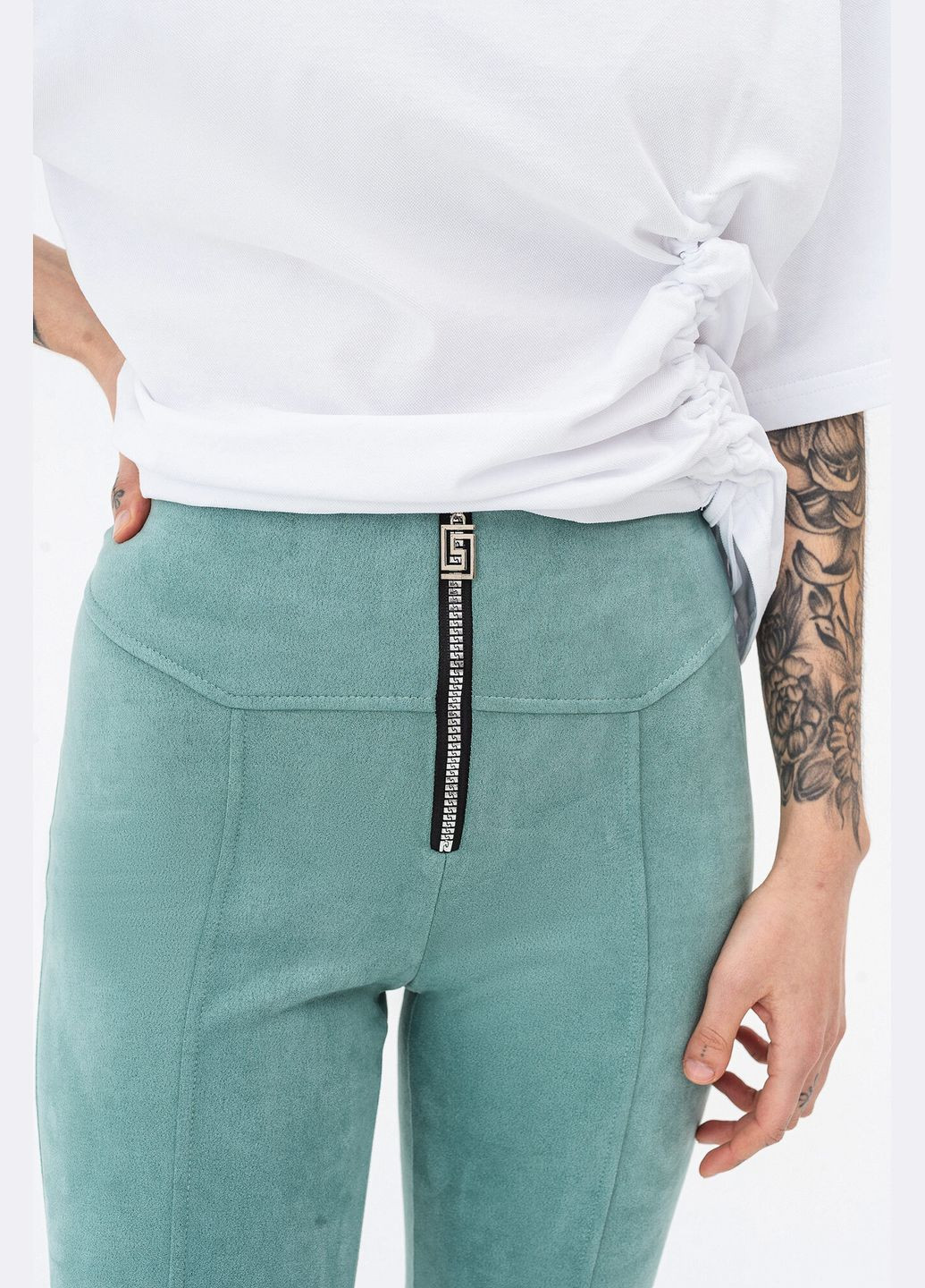 Зеленые кэжуал демисезонные зауженные брюки Garne
