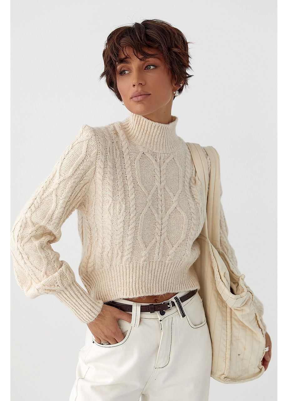 Бежевый зимний короткий вязаный свитер с косичками - серый цвет Lurex