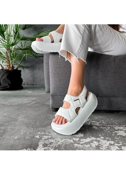 Белые женские босоножки на платформе 1627 белые Ailaifa