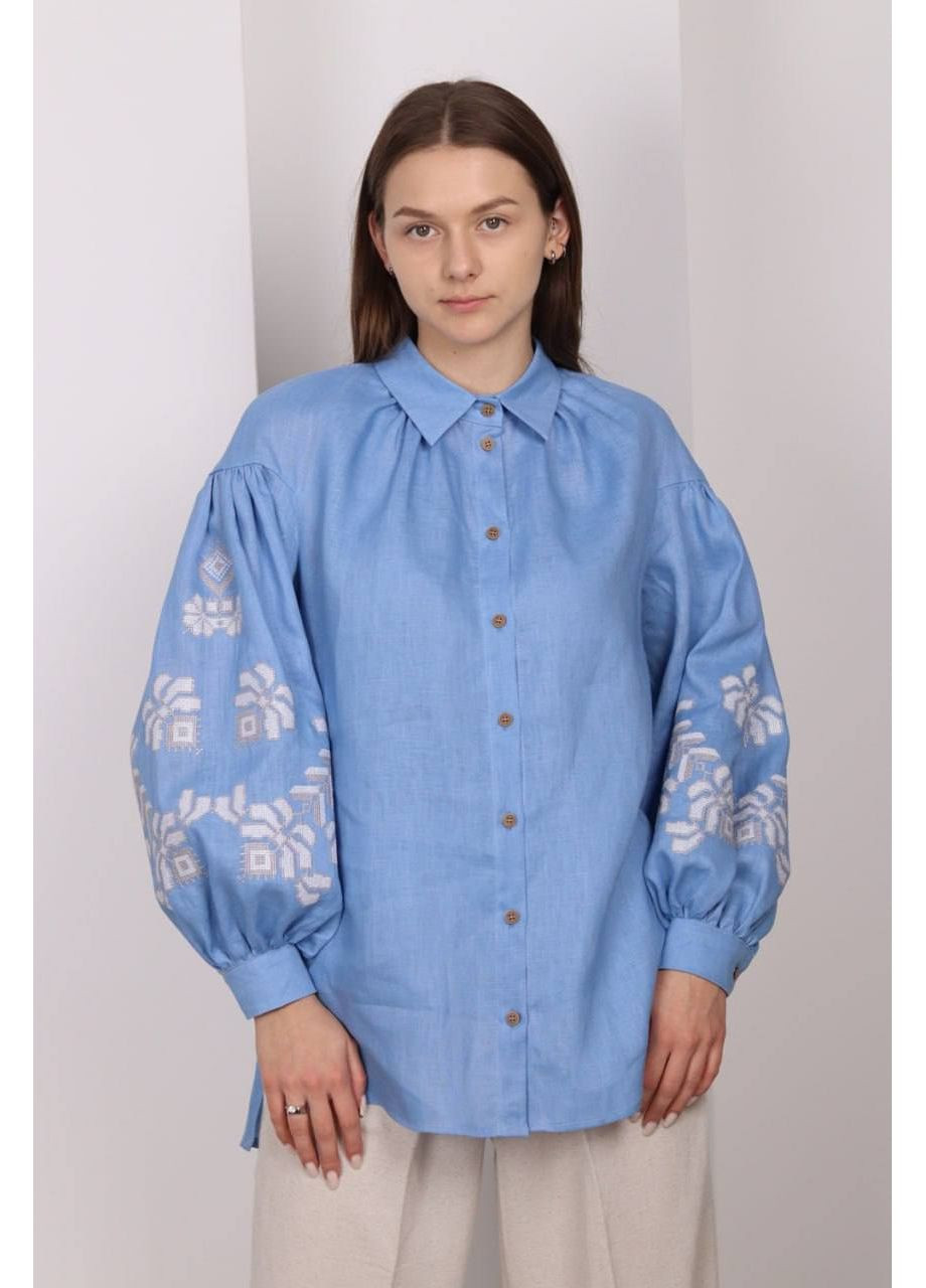 Блакитна жіноча вишита блуза на гудзики жоржина блакитна MOTYV візерунок квітковий льон (365957013)