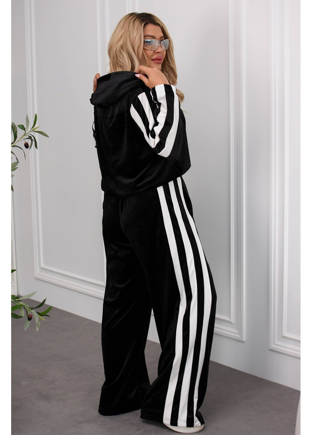 Женский велюровый костюм с лампасами. Размерная сетка в описании. Vione (367075695)
