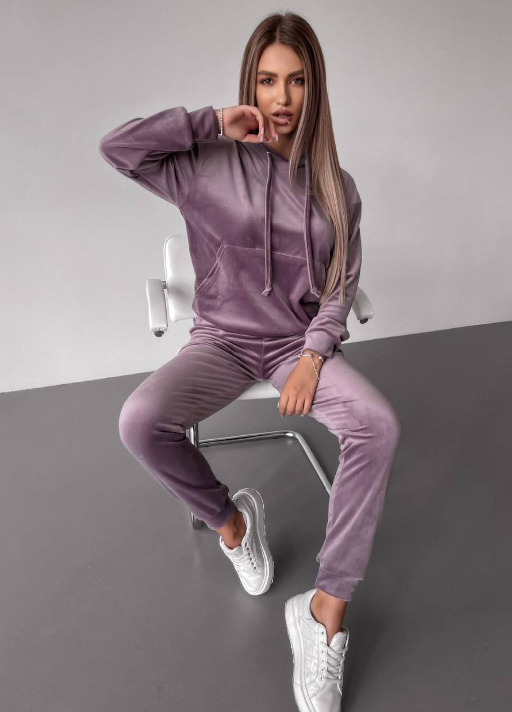 Базовый повседневный велюровый костюм двойка: худые с капюшоном и карманом кенгуру + джоггеры высокой посадки Tik-Tak (324389199)