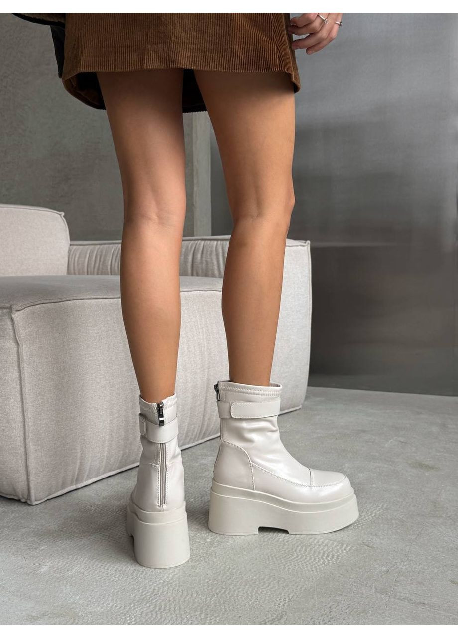 Бежеві зимня жіночі зимові ботильйони на платформі No Brand