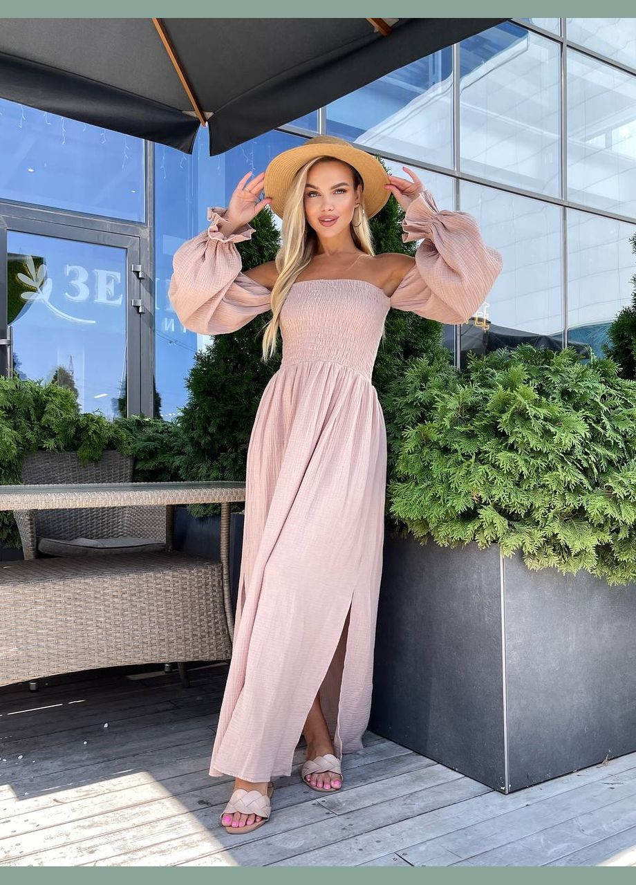 Бежевое повседневный, вечернее женское платье макси с разрезом с открытыми плечами Україна однотонное