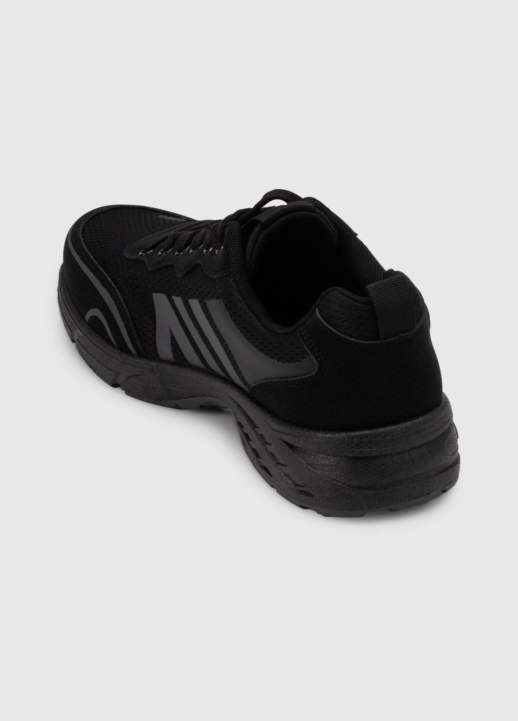 Черные всесезонные кроссовки Gipanis