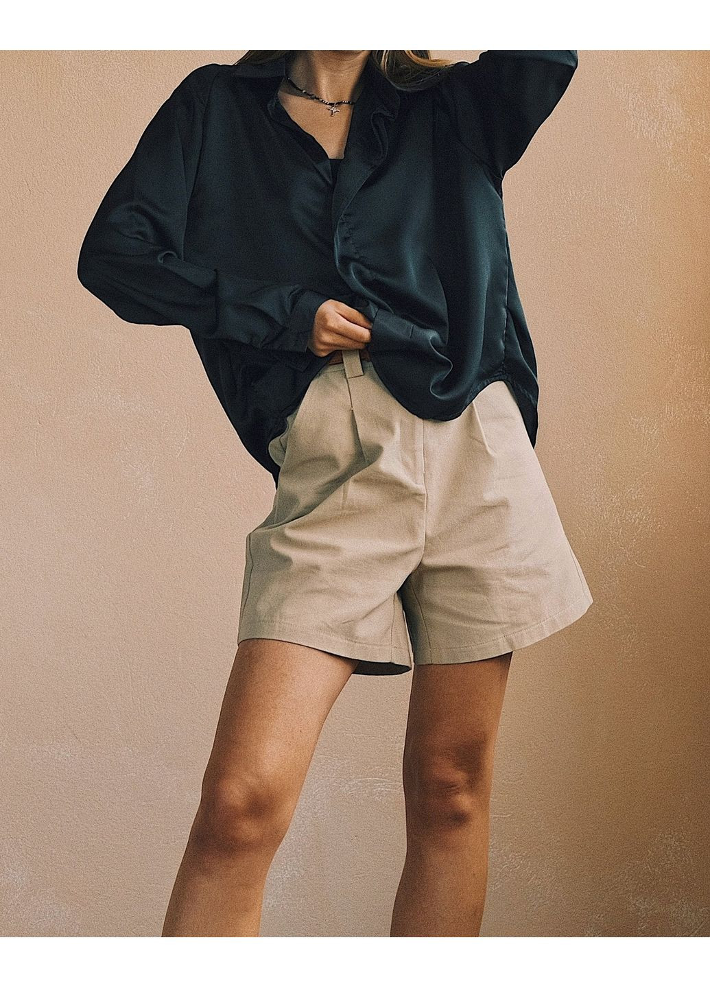 Бежеві шорти бермуди з карамельним ременем. TATON (363052624)