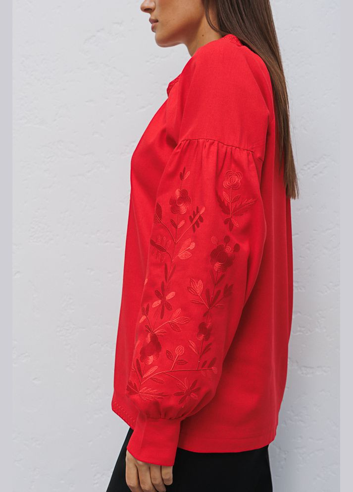Женская красная вышиванка с красными цветами гладью на рукавах Arjen (294907420)
