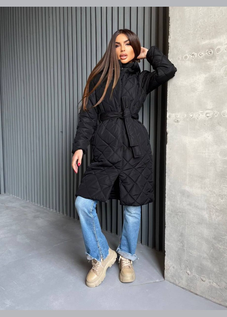 Черное зимнее Стильная удлинённая курточка на заклёпках черного цвета, с поясом в комплекте, из качественной плащёвки, силикон 200 зима No Brand