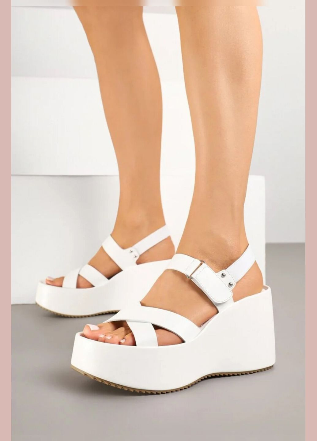Жіночі білі босоніжки на танкетці з ремінцями та застібкою на липучці — зручні літні Gold Босоніжки (342122483)