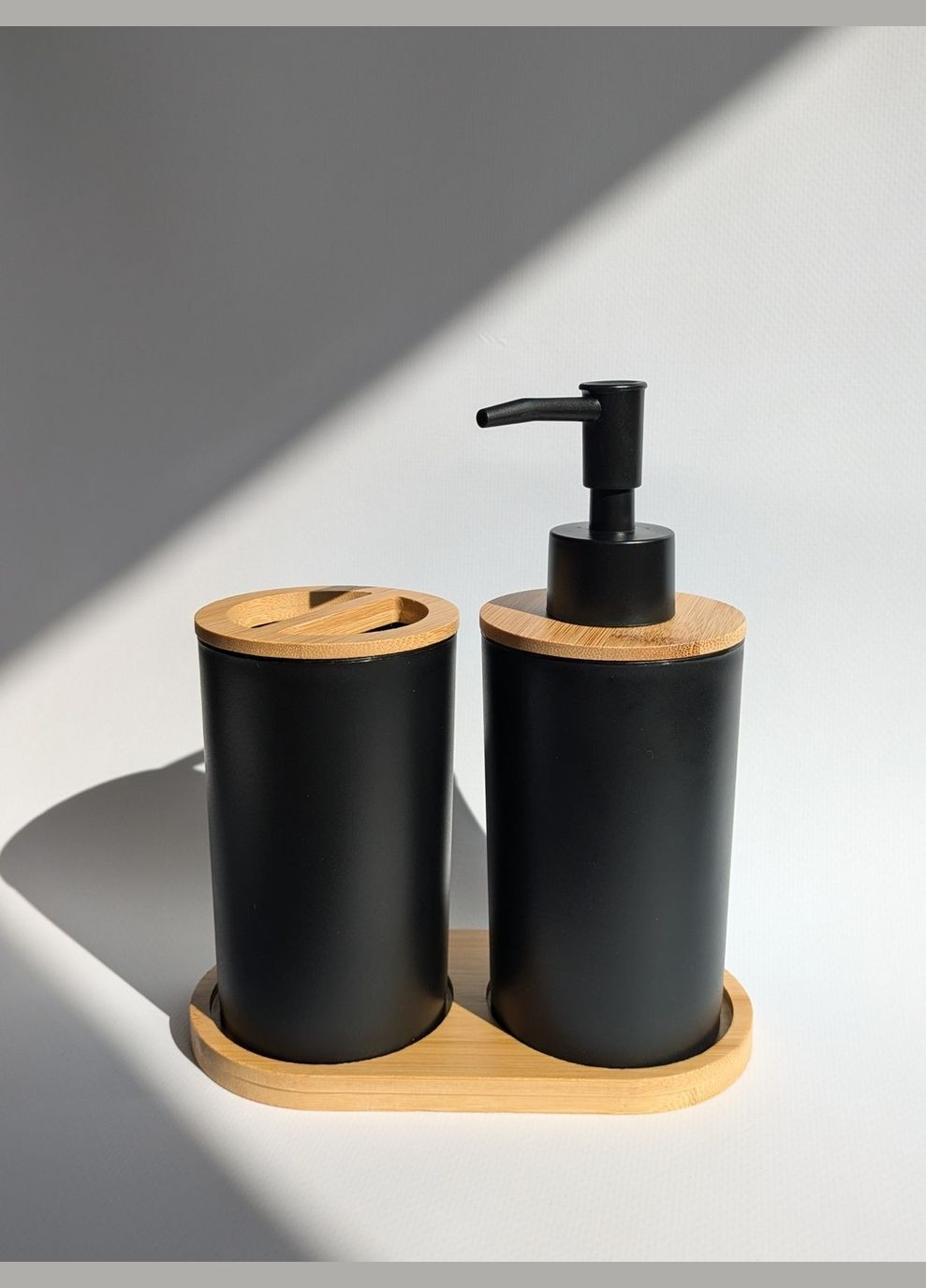 Набір для ванної кімнати пластиковий з бамбуковою підставкою чорний No Brand (340463200)