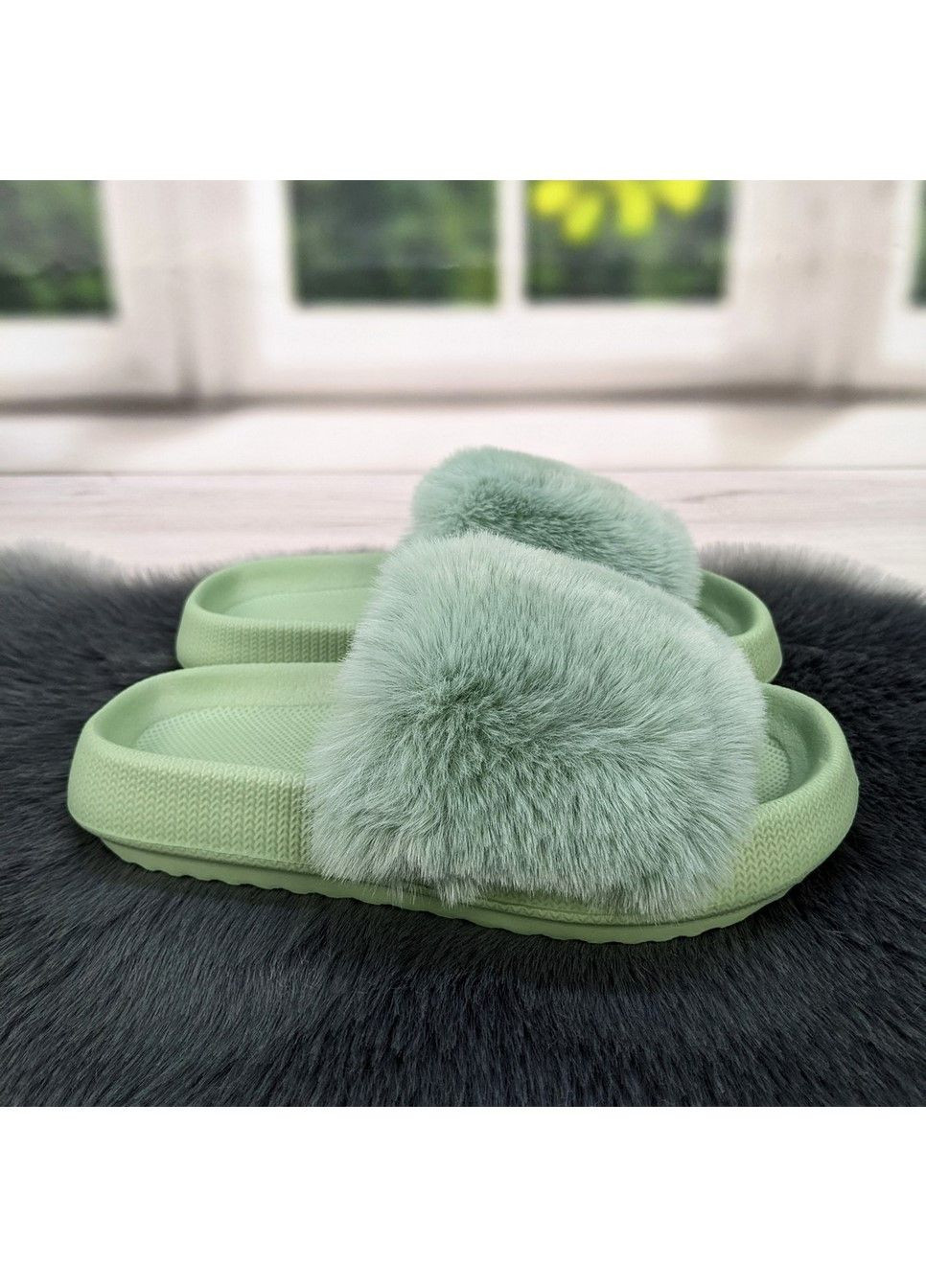 Оливковые шлепанцы женские меховые на пенковой подошке Fashion