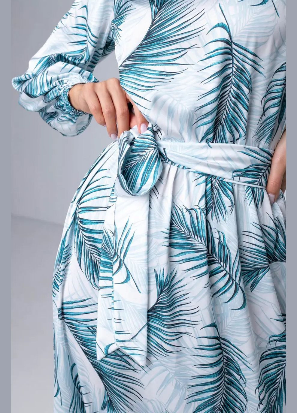 Комбинированное повседневный, кэжуал платье миди шелковое яркое с длинным рукавом CHICLY с цветочным принтом