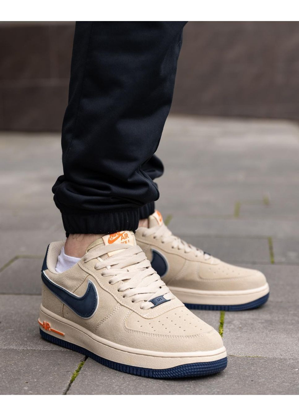 Бежевые демисезонные кроссовки мужские nike air force beige blue найк аир форс 1 премиум No Brand