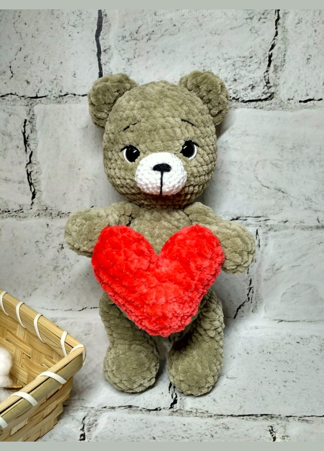 Мягкая игрушка вязаная ручной работы амигуруми Мишка Валентин из плюшевой пряжи No Brand (329190130)