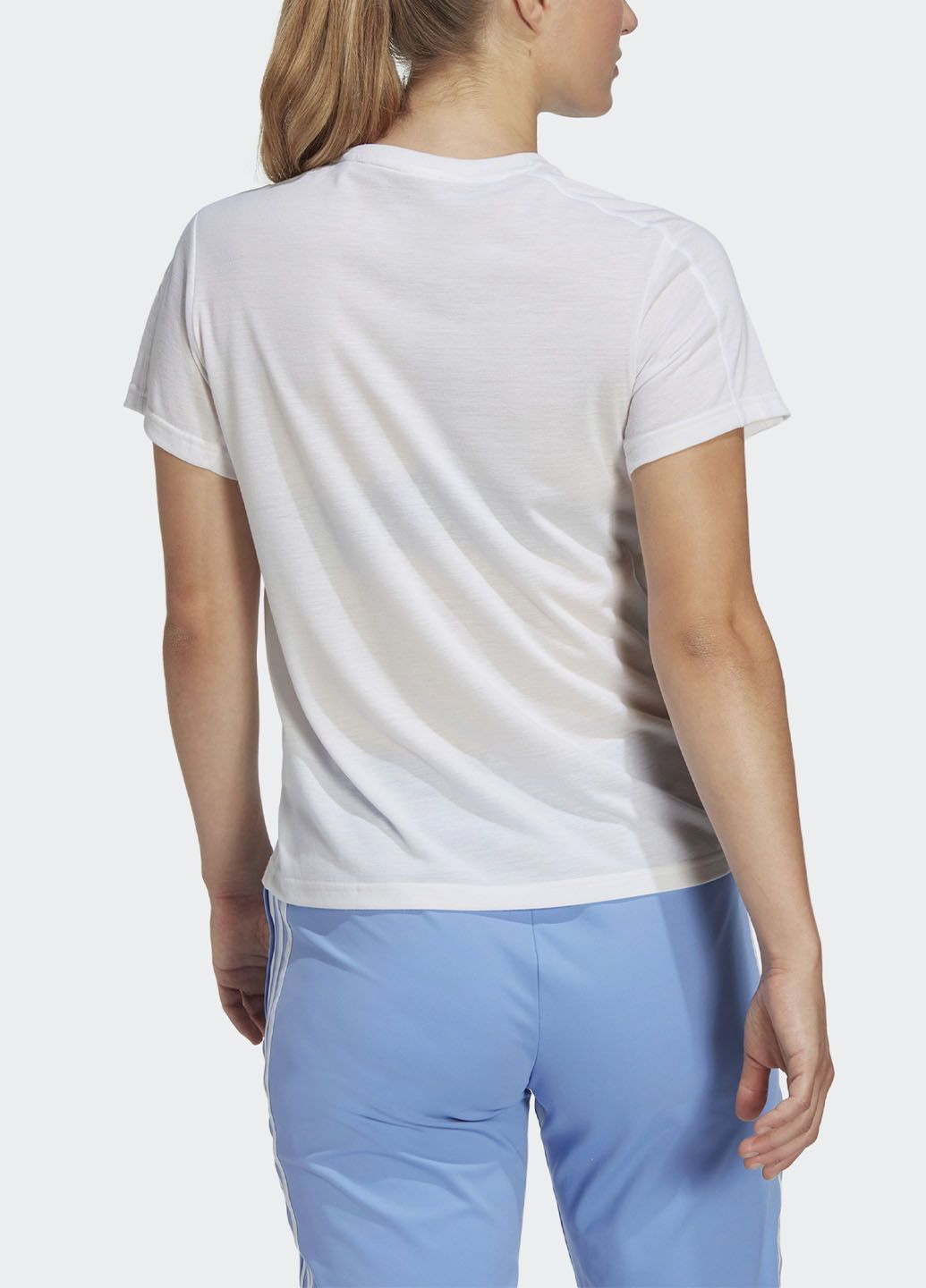 Белая всесезон спортивная футболка aeroready train essentials hr7796 adidas