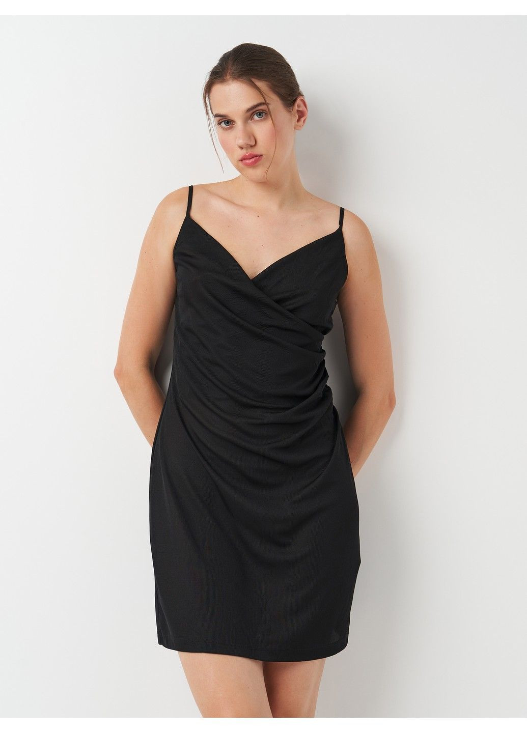 Черное кэжуал платье H&M однотонное