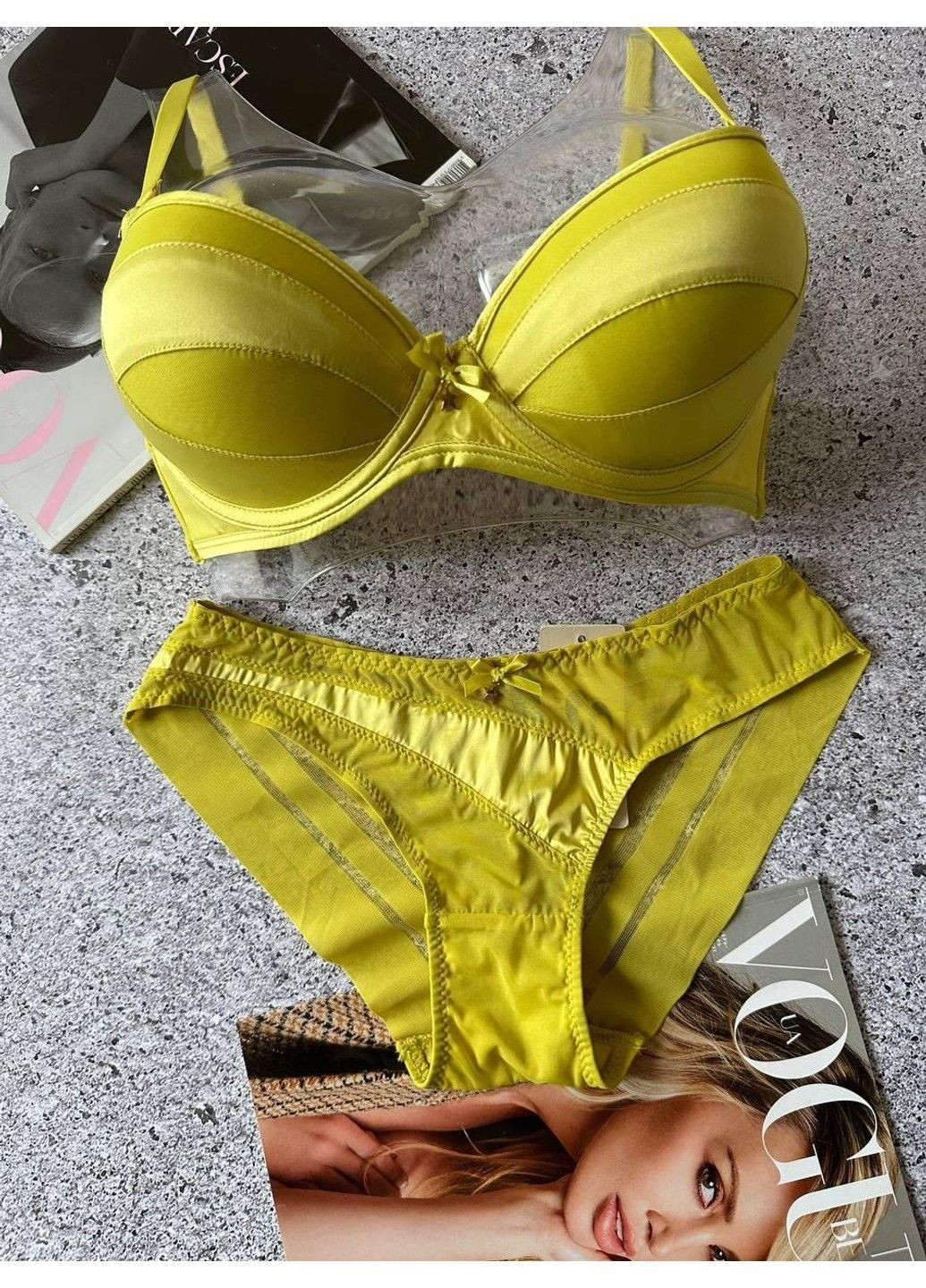 Салатовий жіноча нижня білизна на 3 розмір грудей, трусики і бюстгальтер комплект салатовий Weiyesi