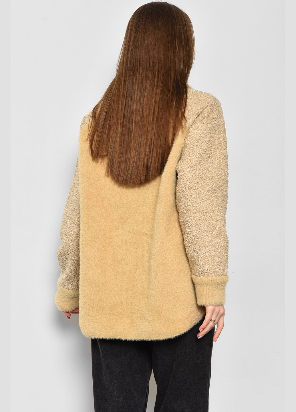 Светло-коричневое демисезонное Пальто женское полубатальное из альпаки светло-коричневого цвета Let's Shop