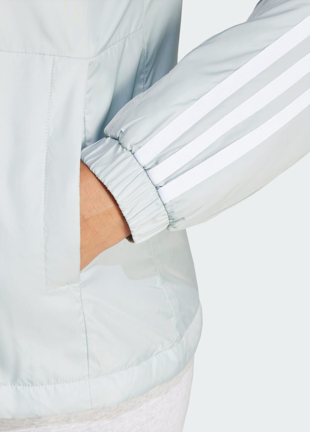 Серая демисезонная куртка essentials 3-stripes insulation hooded adidas