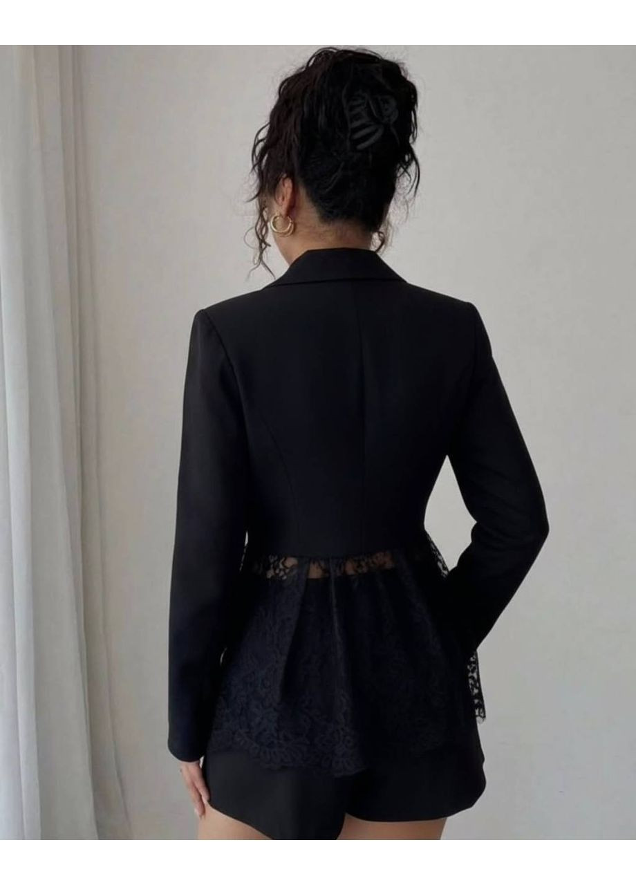 Ефектний костюм декорований мереживом Adelante (371656801)