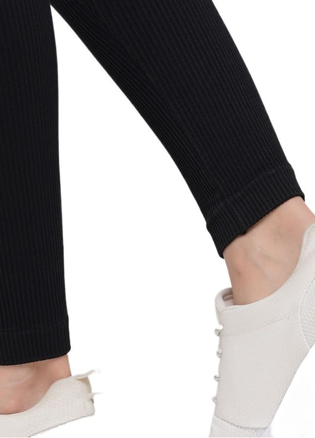 Черные демисезонные леггинсы женские в рубчик спортивные с моделирующим швом сзади плотные leggings rib black s/m черные Giulia