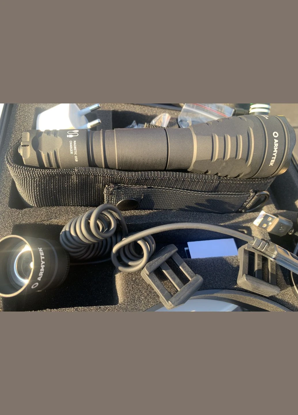 Тло з набором мисливців Predator Pro Magnet USB біле світло Armytek (382396581)