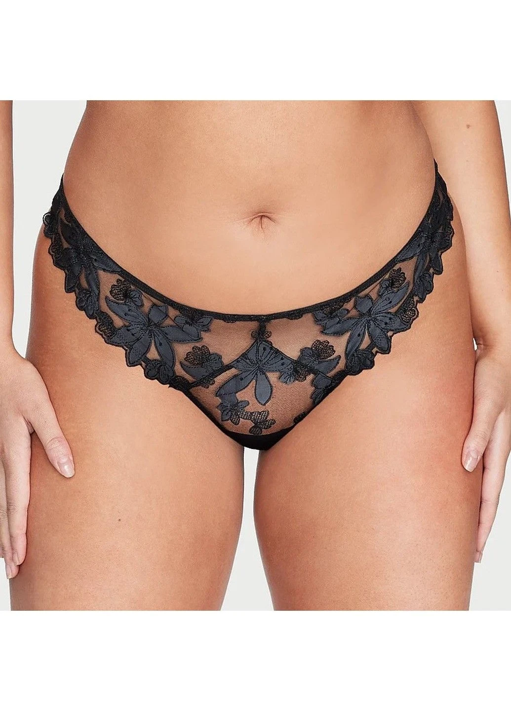 Трусики-стринги женские кружевные люксовые Floral Embroidered Thong Panty черные XS Victoria's Secret (316551365)