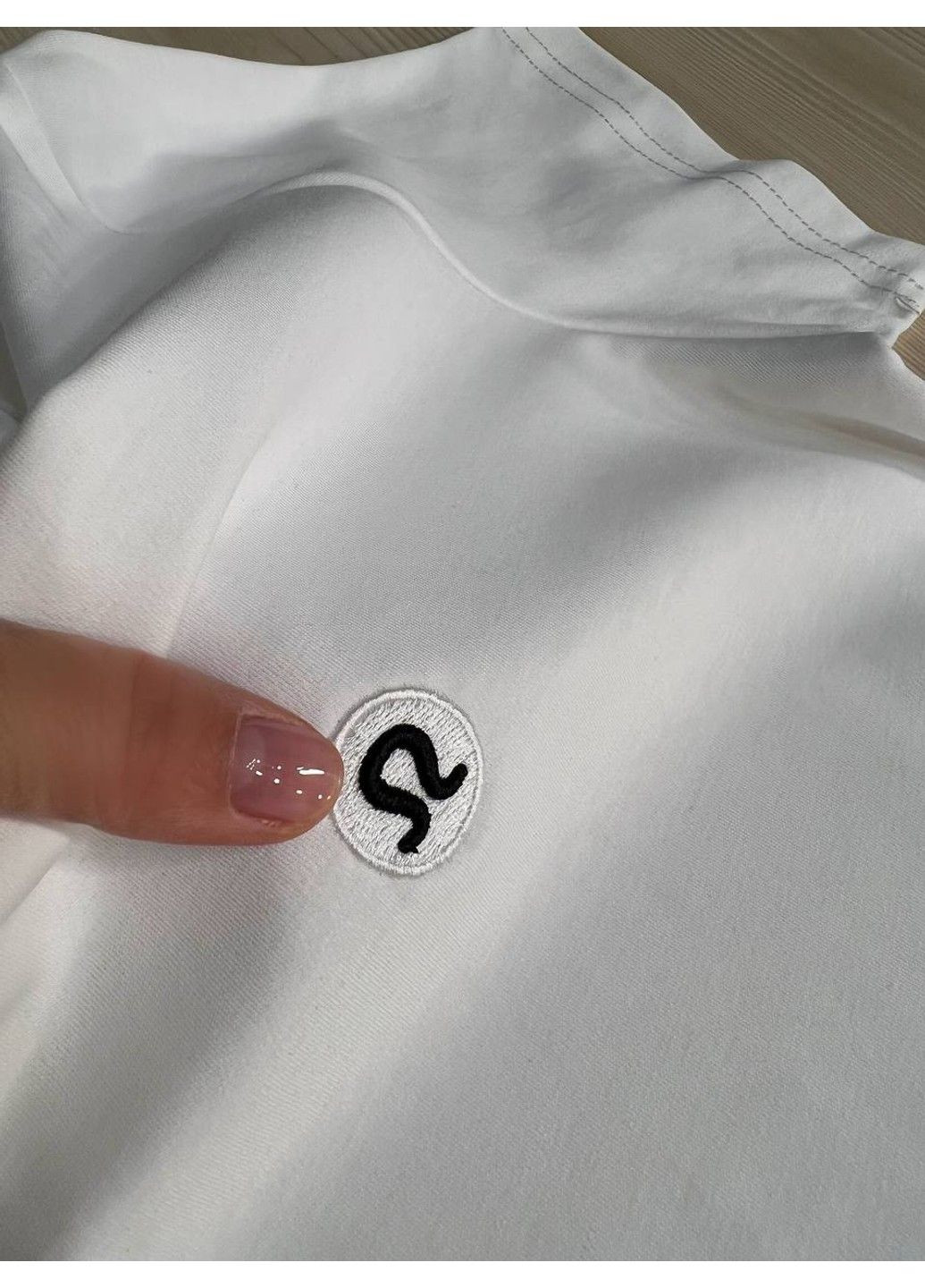 Футболка женская A-N 26048 базовая средняя длина классическая вышивка омега No Brand - (331328995)