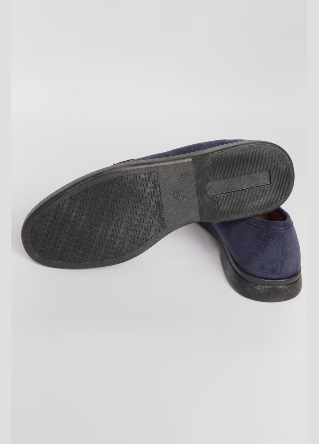 Туфли-лоферы женские темно-синего цвета Let's Shop с цепочками