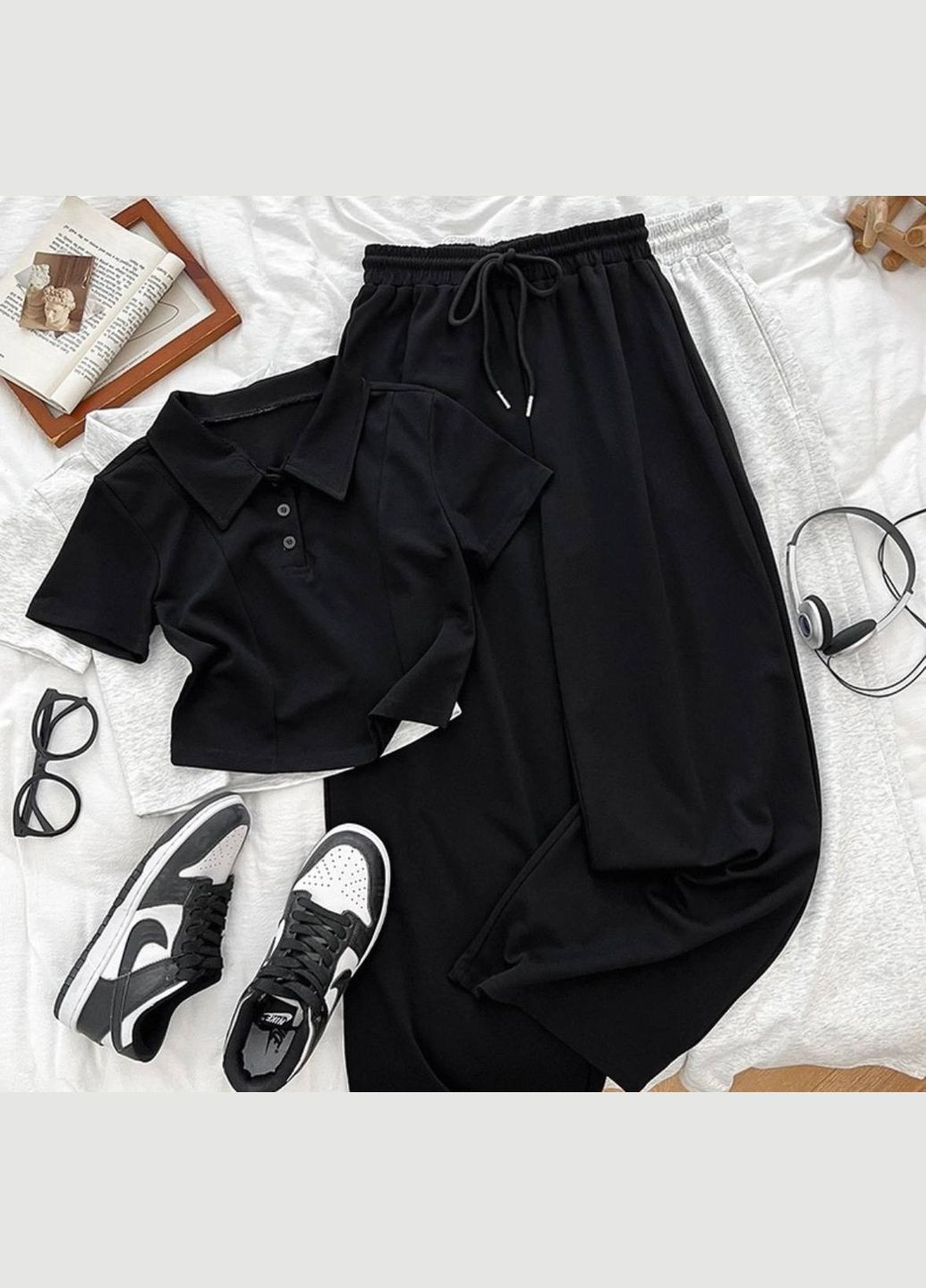 Черный демисезонный женский комплект по футболке и брюкам. Avanti