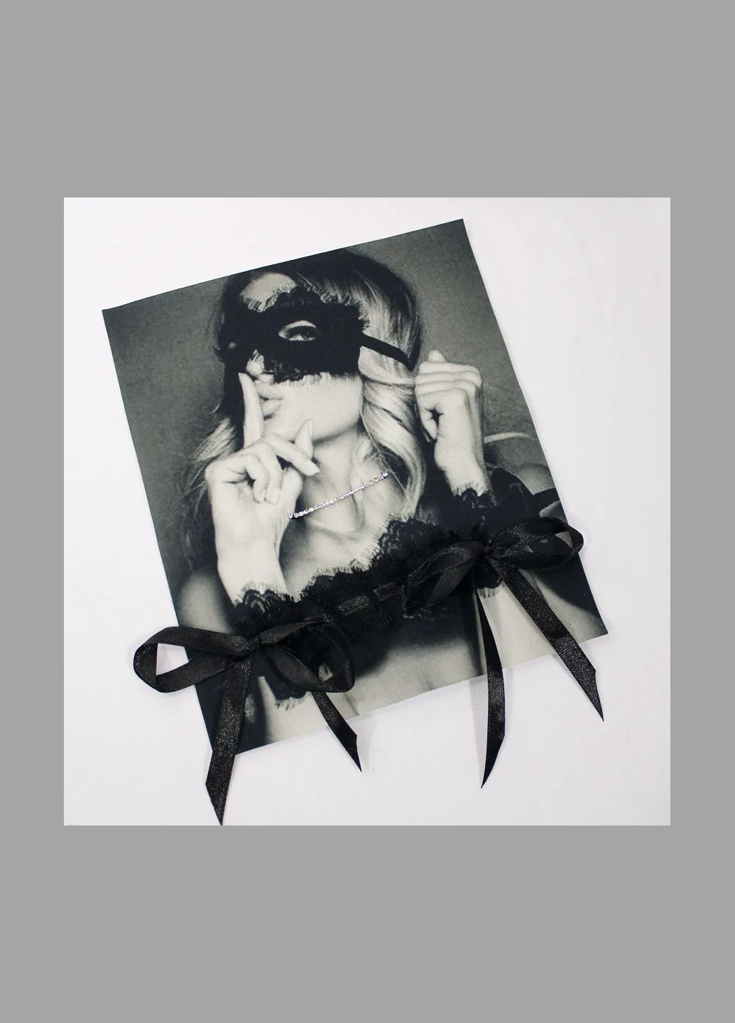 Нашивка тканевая с декором "Девушка в наручниках" (6561) No Brand (346494091)