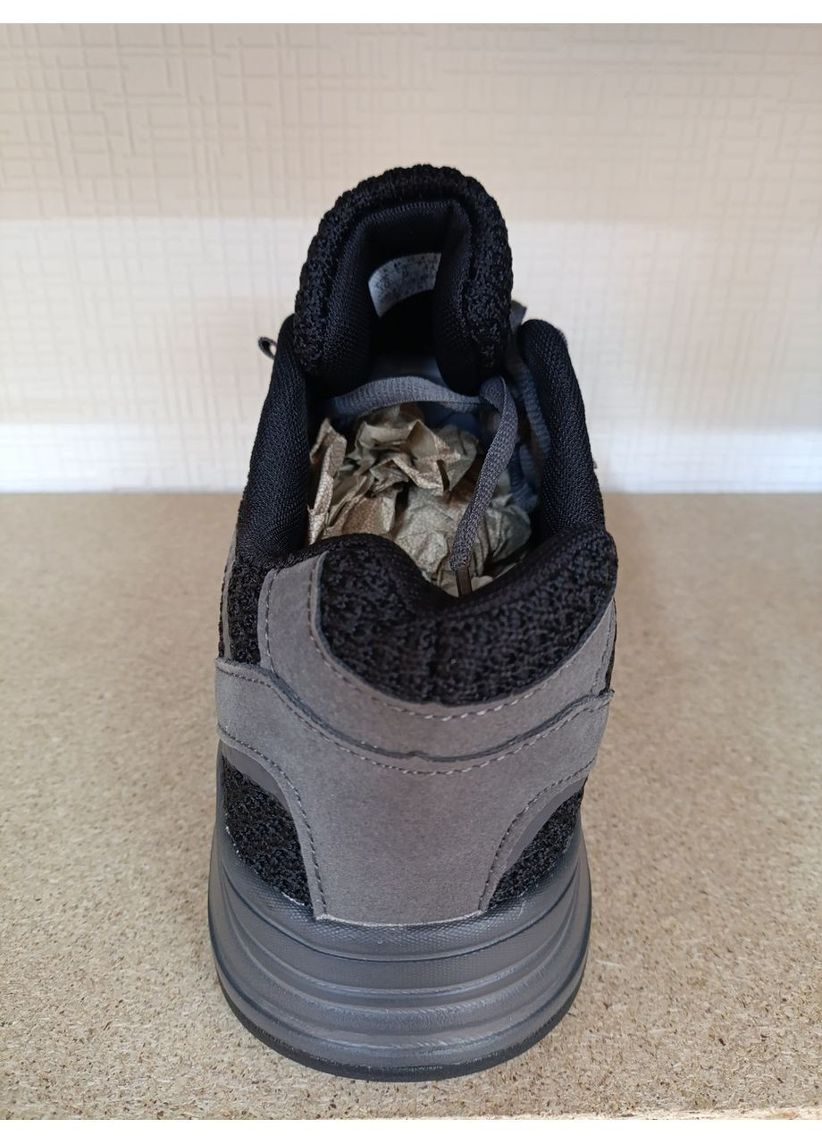 Серые кроссовки Navigator