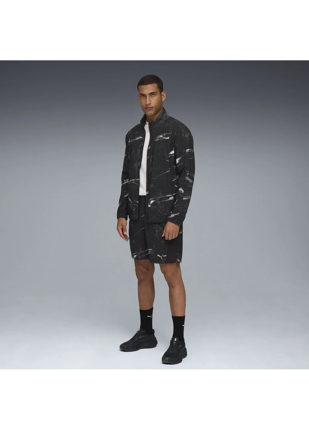 Чорна демісезонна олімпійка run velocity jacket men Puma