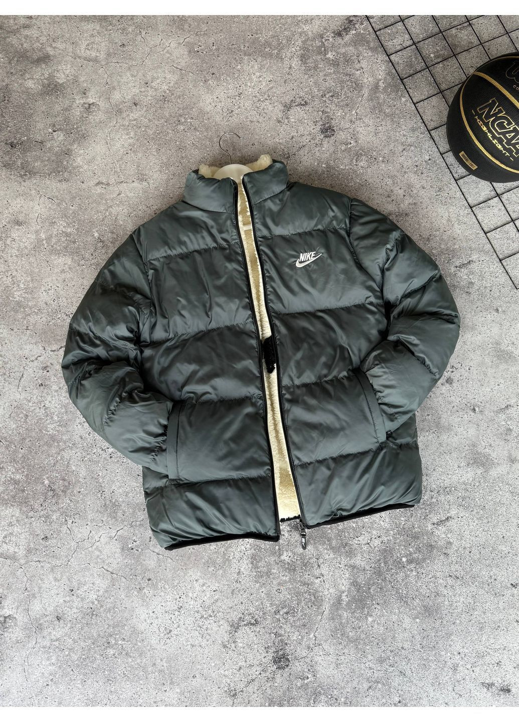 Оливковая (хаки) двухсторонняя куртка очень крутая!!! No Brand