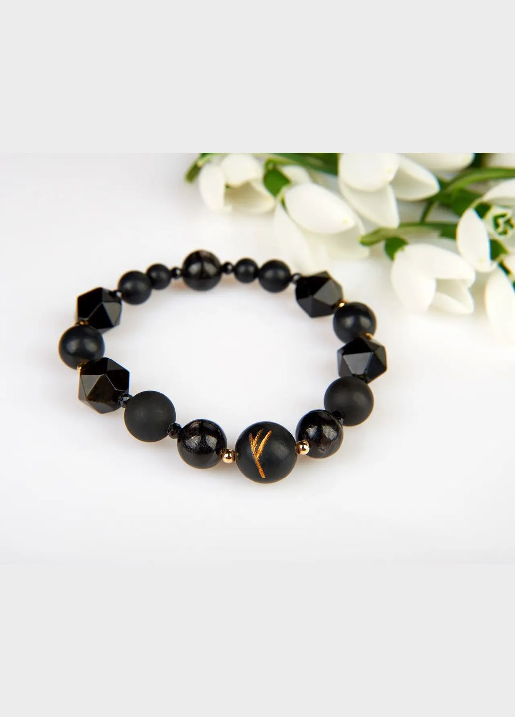 Браслет руна Феху натуральний Гіперстен, Шунгіт, Обсидіан, Нефрит Бянь Ши +вставки Шпінель d-10-3мм+- L-17-18см No Brand Браслет (331145986)