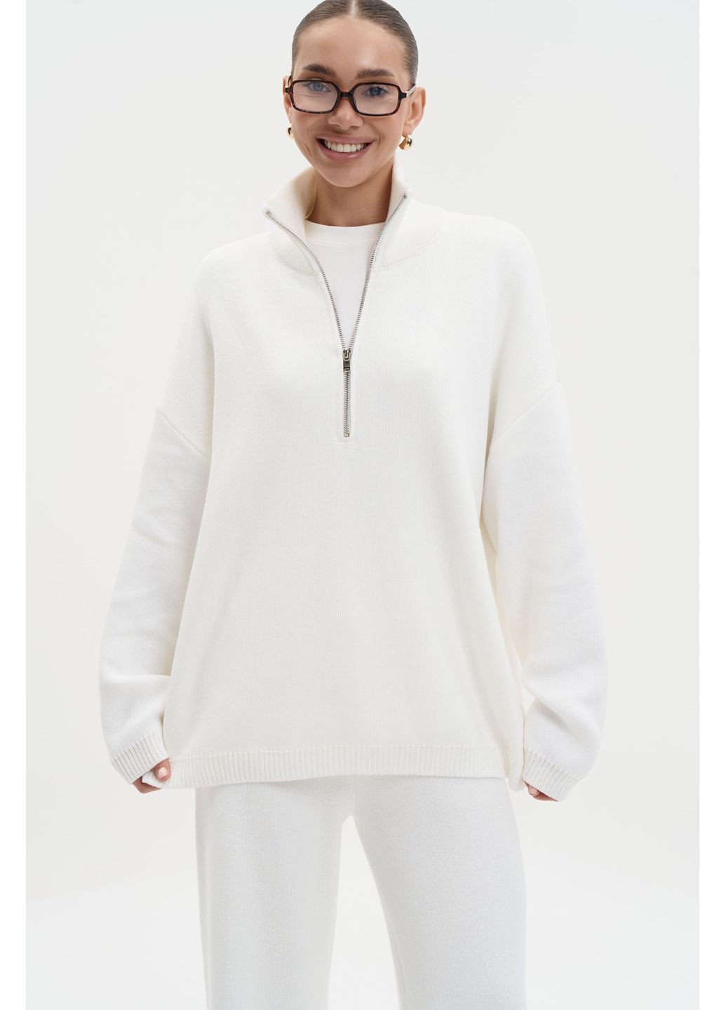 Молочный демисезонный свитер с бегунцем s012 Twice