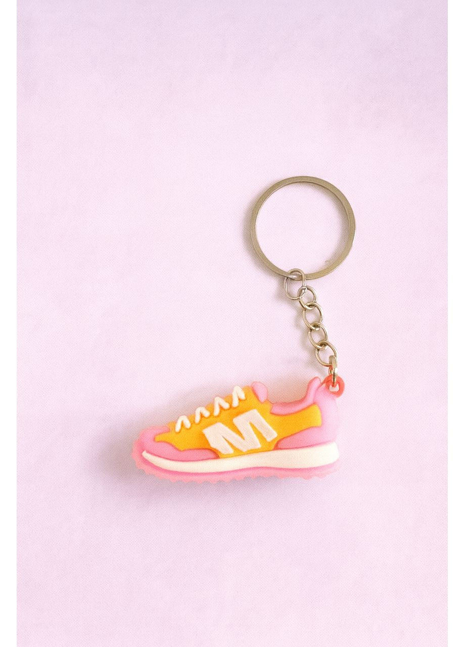 Брелок-кроссовка силиконовая на металлическом кольце — для ключей, рюкзака и сумки Розовый No Brand (357205461)