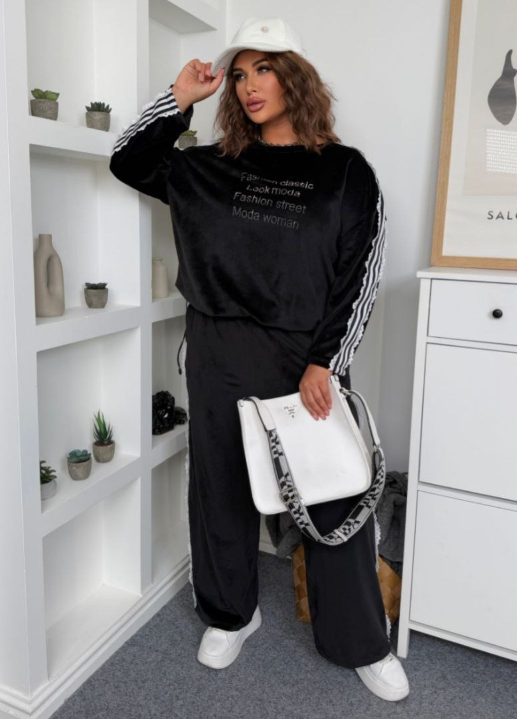 Изысканный велюровый костюм двойка с лампасами и стразами: кофта + брюки Tik-Tak (365439483)