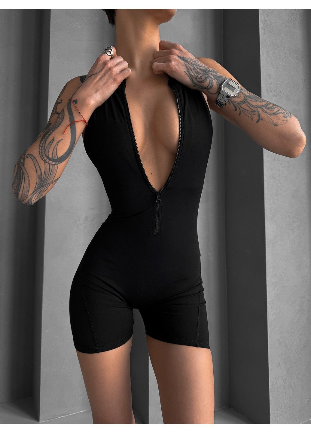 Женский спортивный комбинезон для фитнеса на молнии шортиками с открытой спинкой, Shadow Fit FITCRUSH чёрный
