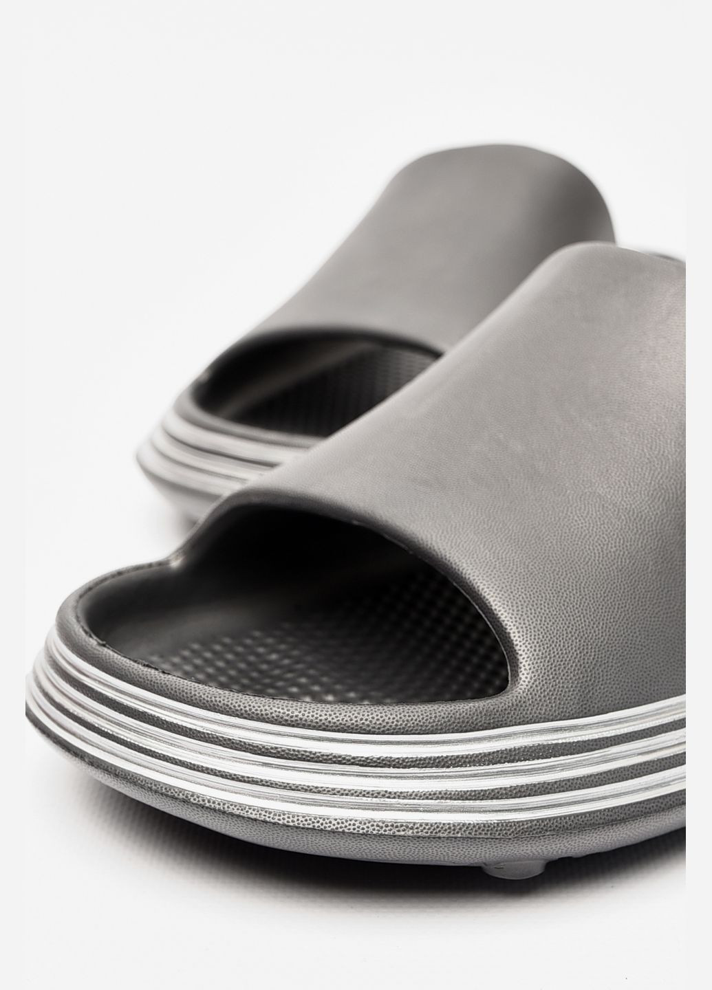 Шльопанці чоловічі піна графітового кольору Let's Shop (318560749)