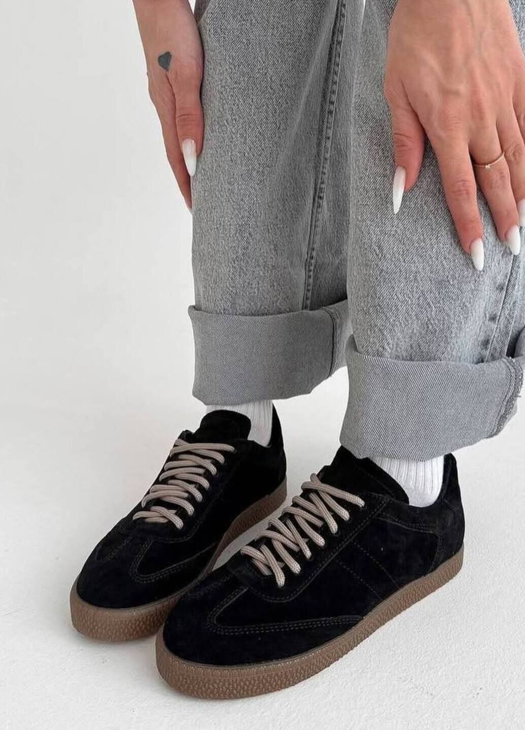 Черные кеды замшевые Tamei з бежевою підошвою