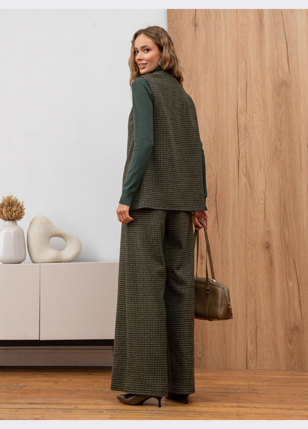 брючний костюм кольору хакі з жилетом Dressa (369407911)